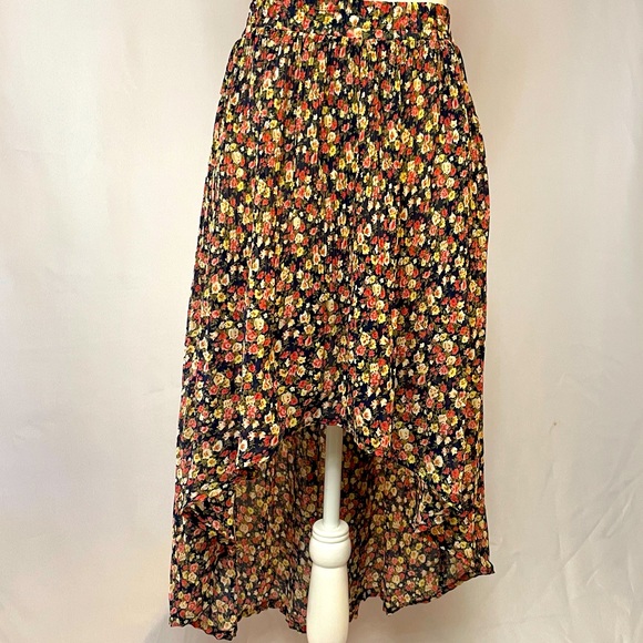 Sag Harbor Petite Large High/Low Floral Skirt - Picture 1 of 4